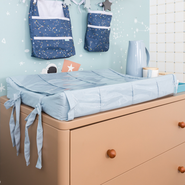 Trocador Anatômico Para Bebê – Coleção Poesia Linho Azul